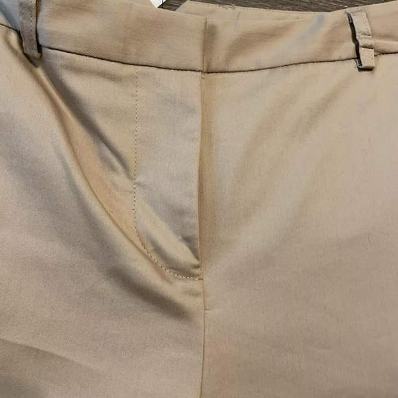 Saks 5th Avenue Size 4 Shorts - Picture 3 of 5